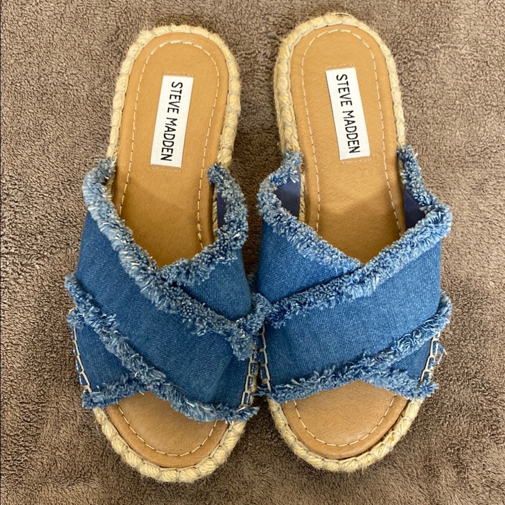 Steve Madden size 6M cris cross sandals